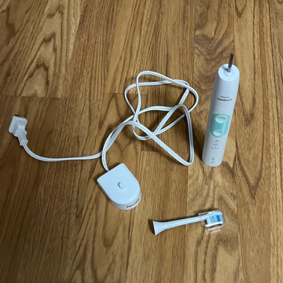 Bundle deal!! Vera Bradley wallet with Phillips sonic care electric toothbrush - Picture 2 of 7